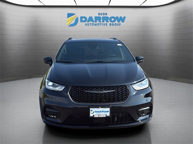 Chrysler Pacifica Vehicle Full-screen Gallery Image 8