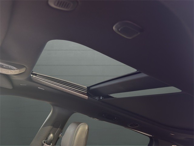 Chrysler Pacifica Vehicle Full-screen Gallery Image 16