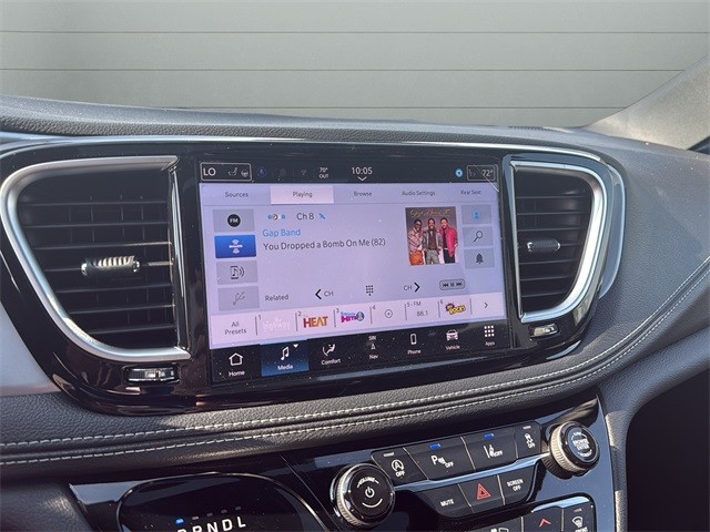 Chrysler Pacifica Vehicle Full-screen Gallery Image 20