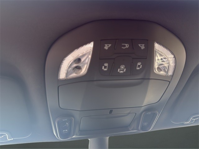 Chrysler Pacifica Vehicle Full-screen Gallery Image 22