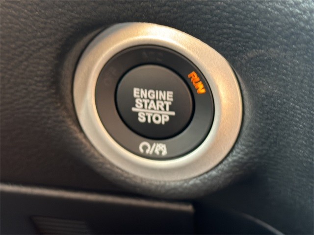 Chrysler Pacifica Vehicle Full-screen Gallery Image 23