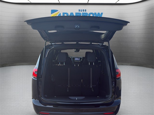 Chrysler Pacifica Vehicle Full-screen Gallery Image 24