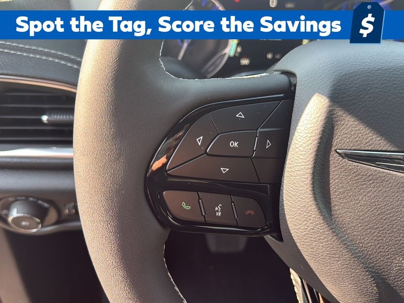 Chrysler Pacifica Vehicle Full-screen Gallery Image 9