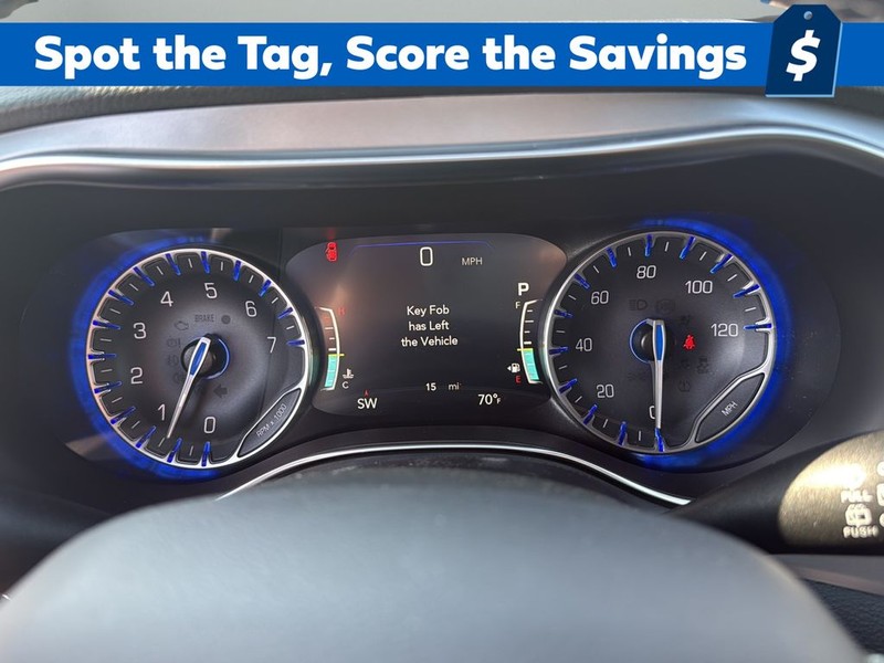 Chrysler Pacifica Vehicle Full-screen Gallery Image 13