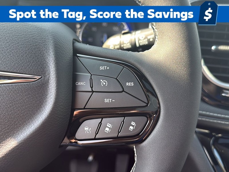 Chrysler Pacifica Vehicle Full-screen Gallery Image 18