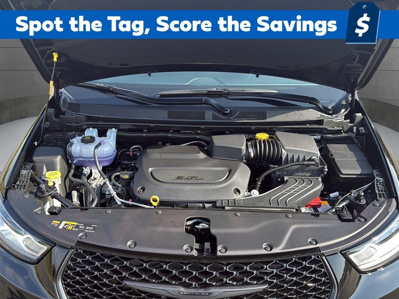 Chrysler Pacifica Vehicle Full-screen Gallery Image 19