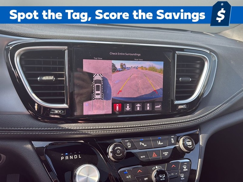 Chrysler Pacifica Vehicle Full-screen Gallery Image 21