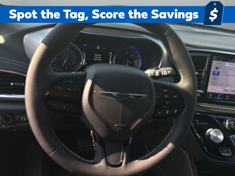 Chrysler Pacifica Vehicle Full-screen Gallery Image 25