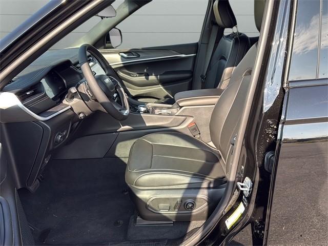 Jeep Grand Cherokee Vehicle Full-screen Gallery Image 10