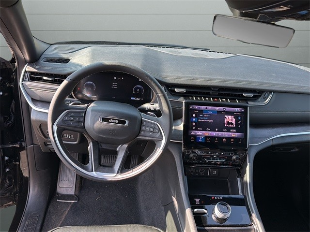 Jeep Grand Cherokee Vehicle Full-screen Gallery Image 12