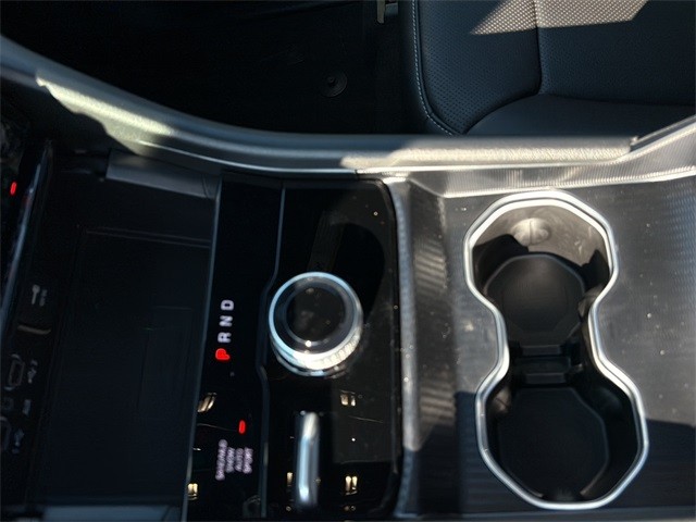 Jeep Grand Cherokee Vehicle Full-screen Gallery Image 21