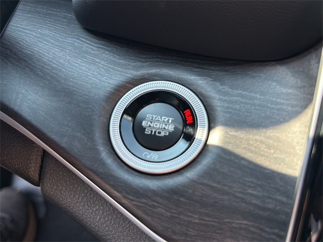 Jeep Grand Cherokee Vehicle Full-screen Gallery Image 25