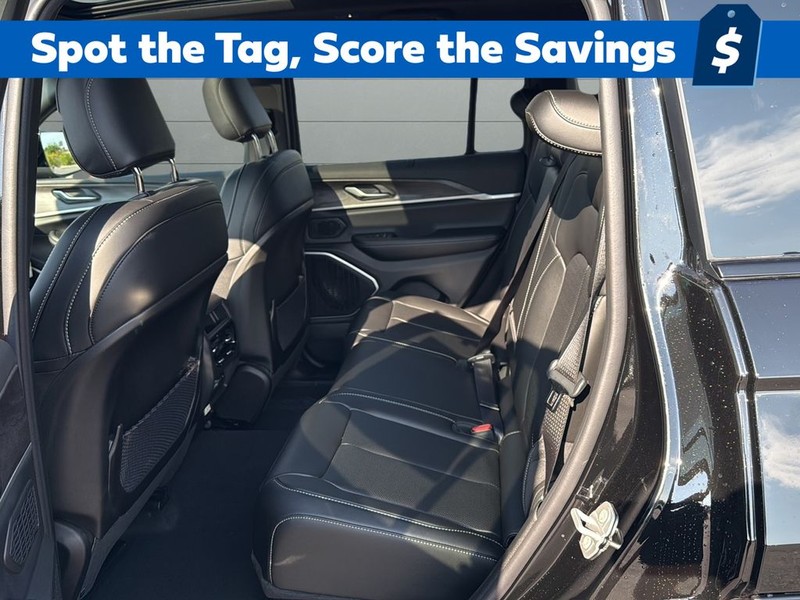 Jeep Grand Cherokee Vehicle Full-screen Gallery Image 17