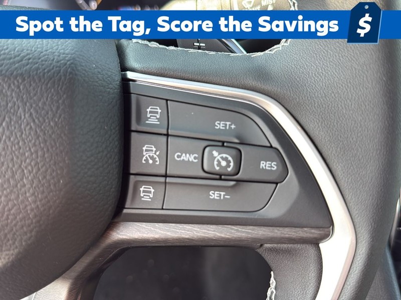 Jeep Grand Cherokee Vehicle Full-screen Gallery Image 19