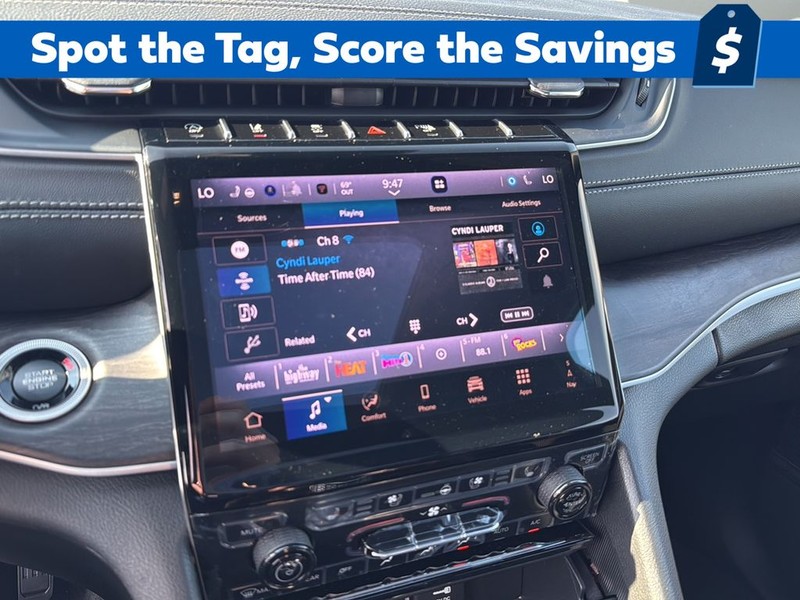 Jeep Grand Cherokee Vehicle Full-screen Gallery Image 22