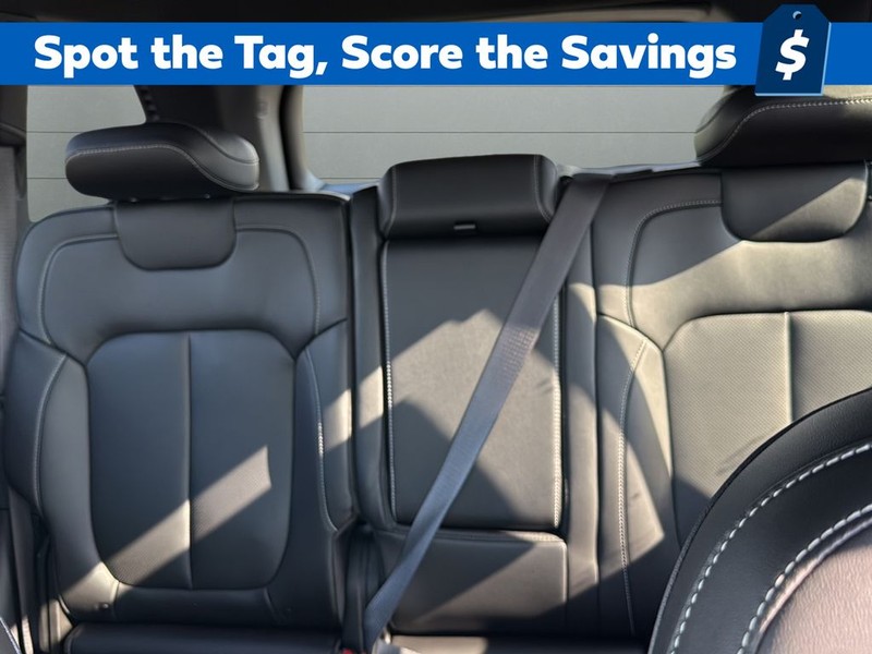 Jeep Grand Cherokee Vehicle Full-screen Gallery Image 28