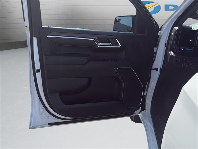 Chevrolet Silverado 1500 Vehicle Full-screen Gallery Image 11