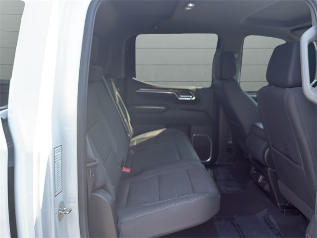 Chevrolet Silverado 1500 Vehicle Full-screen Gallery Image 14