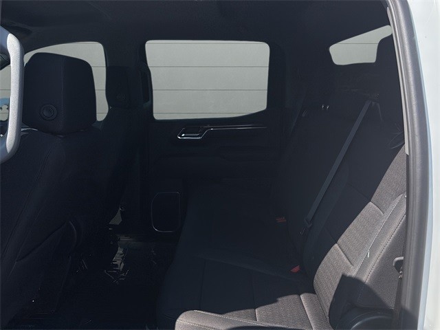 Chevrolet Silverado 1500 Vehicle Full-screen Gallery Image 16