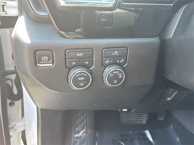 Chevrolet Silverado 1500 Vehicle Full-screen Gallery Image 17