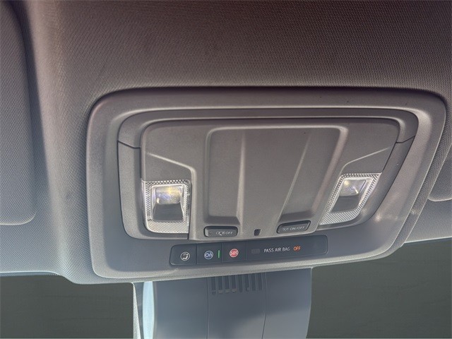 Chevrolet Silverado 1500 Vehicle Full-screen Gallery Image 21