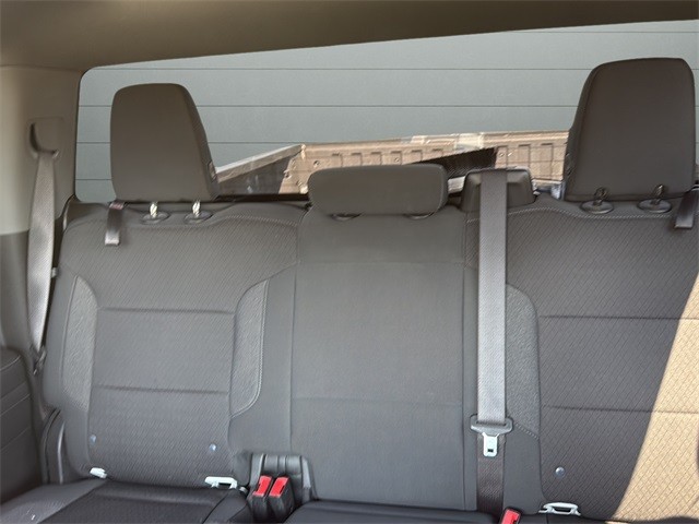 Chevrolet Silverado 1500 Vehicle Full-screen Gallery Image 25