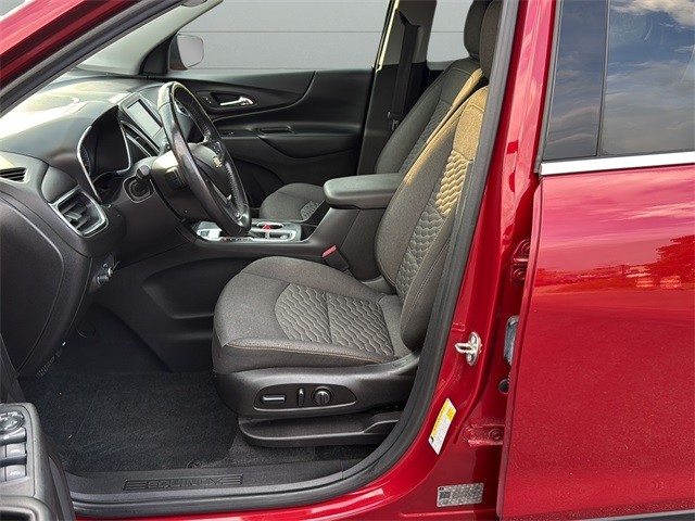 Chevrolet Equinox Vehicle Full-screen Gallery Image 10