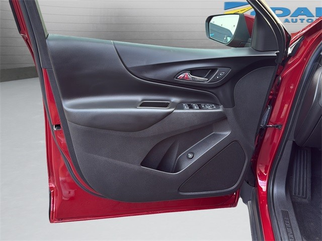 Chevrolet Equinox Vehicle Full-screen Gallery Image 11