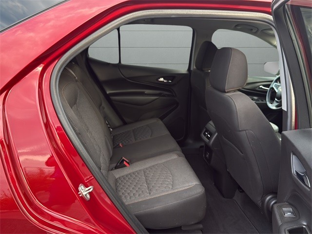 Chevrolet Equinox Vehicle Full-screen Gallery Image 14