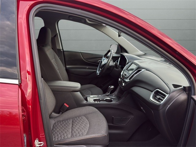 Chevrolet Equinox Vehicle Full-screen Gallery Image 15