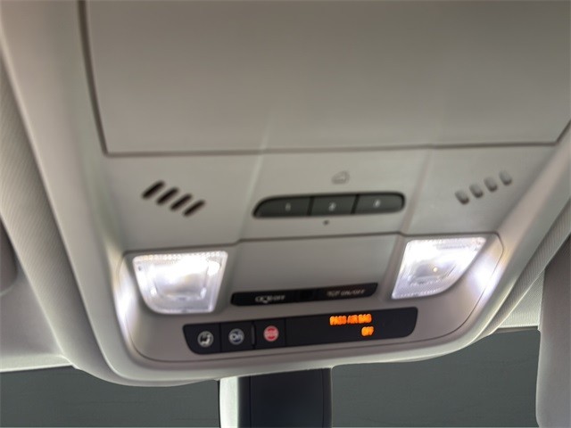 Chevrolet Equinox Vehicle Full-screen Gallery Image 24