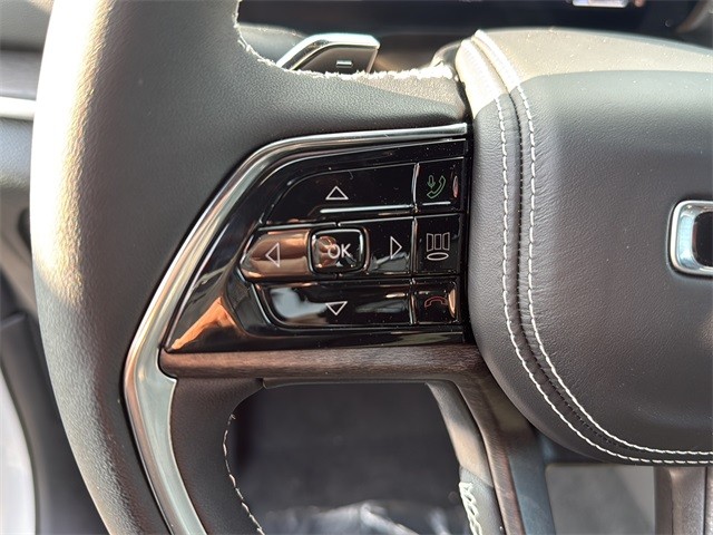 Jeep Grand Cherokee Vehicle Full-screen Gallery Image 9