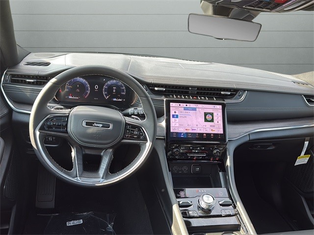 Jeep Grand Cherokee Vehicle Full-screen Gallery Image 12