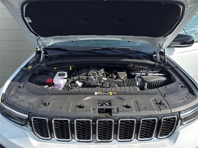 Jeep Grand Cherokee Vehicle Full-screen Gallery Image 20