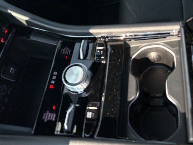 Jeep Grand Cherokee Vehicle Full-screen Gallery Image 21