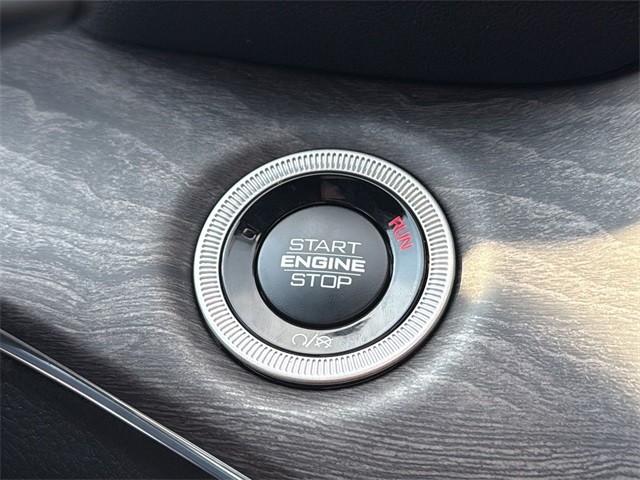 Jeep Grand Cherokee Vehicle Full-screen Gallery Image 25