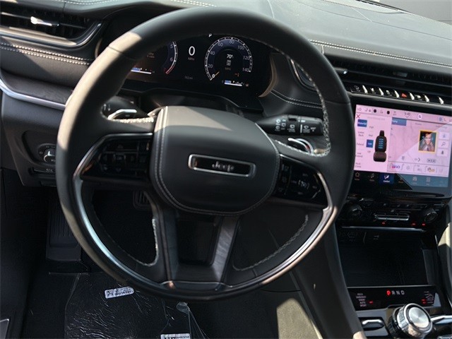 Jeep Grand Cherokee Vehicle Full-screen Gallery Image 27