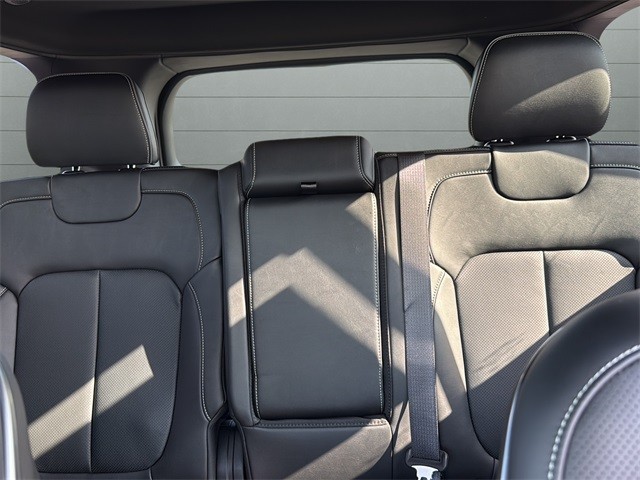 Jeep Grand Cherokee Vehicle Full-screen Gallery Image 28