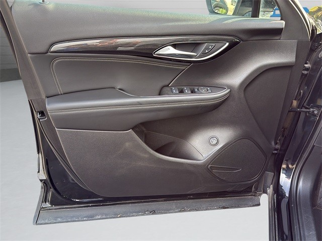 Buick Envision Vehicle Full-screen Gallery Image 11