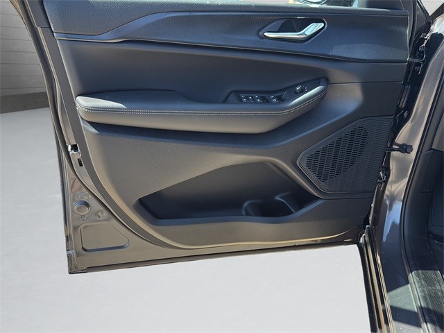 Jeep Grand Cherokee Vehicle Full-screen Gallery Image 11