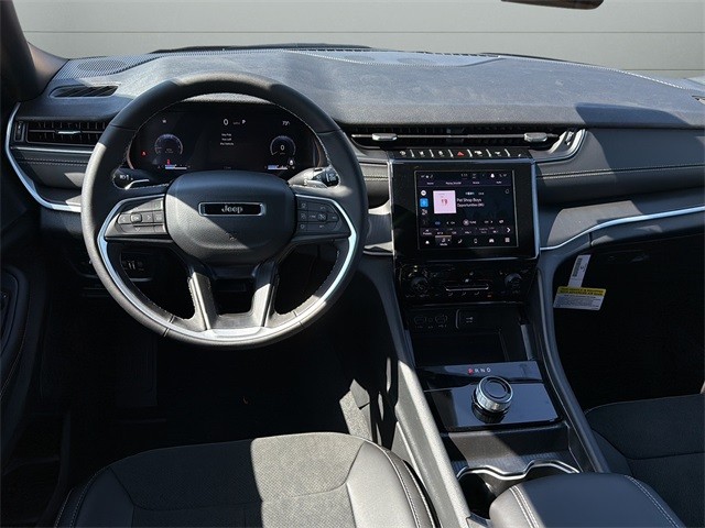 Jeep Grand Cherokee Vehicle Full-screen Gallery Image 12