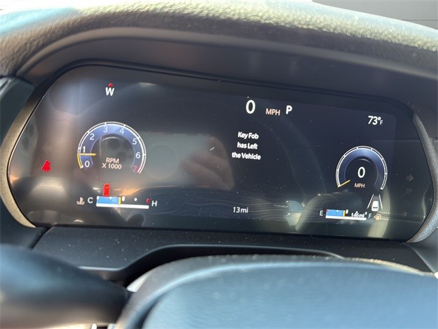 Jeep Grand Cherokee Vehicle Full-screen Gallery Image 13