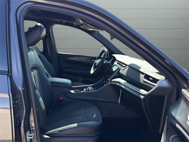 Jeep Grand Cherokee Vehicle Full-screen Gallery Image 15