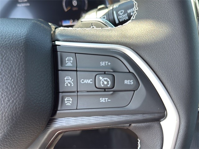 Jeep Grand Cherokee Vehicle Full-screen Gallery Image 19