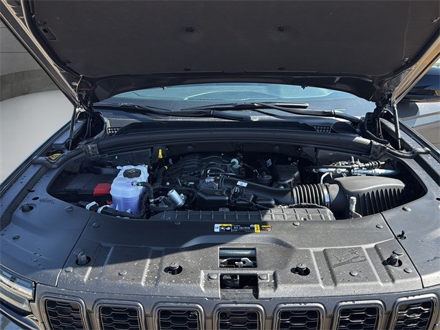 Jeep Grand Cherokee Vehicle Full-screen Gallery Image 20