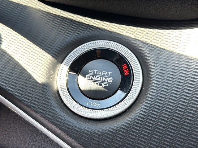 Jeep Grand Cherokee Vehicle Full-screen Gallery Image 25