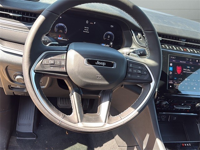 Jeep Grand Cherokee Vehicle Full-screen Gallery Image 27