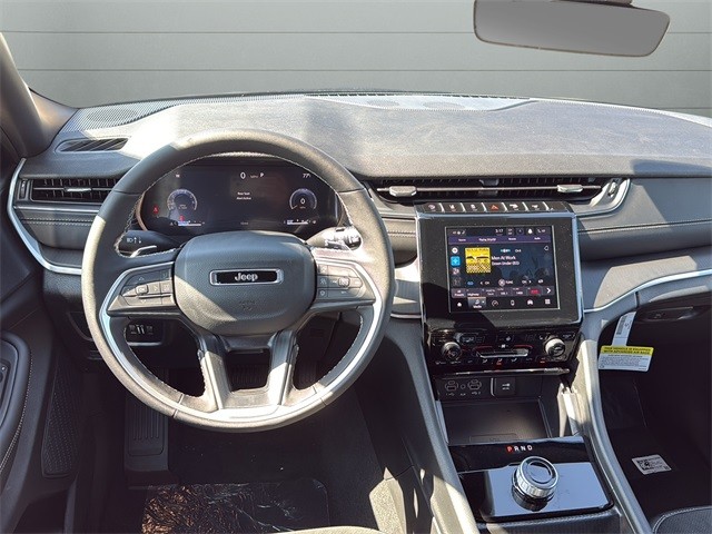 Jeep Grand Cherokee Vehicle Full-screen Gallery Image 11