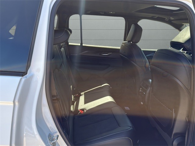 Jeep Grand Cherokee Vehicle Full-screen Gallery Image 13