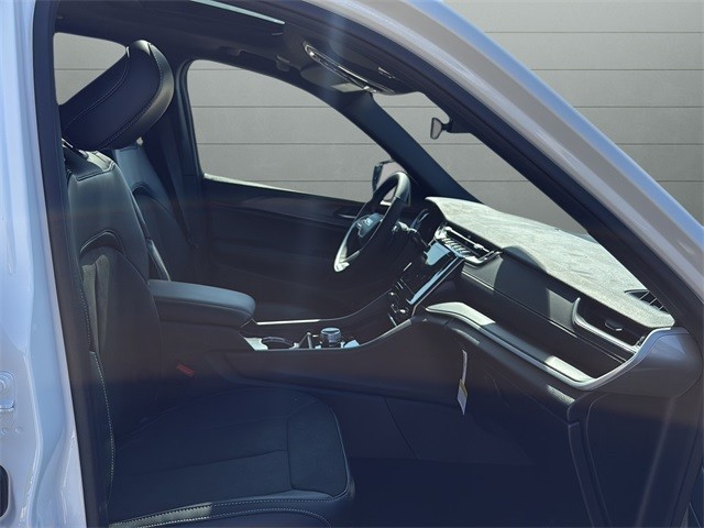 Jeep Grand Cherokee Vehicle Full-screen Gallery Image 14